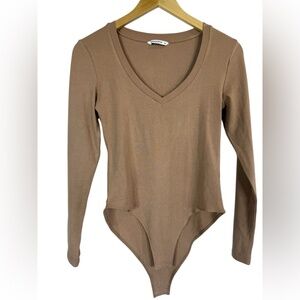 NWOT Womens (Med.) Tan Long Sleeve V-Neck‎ Bodysuit.